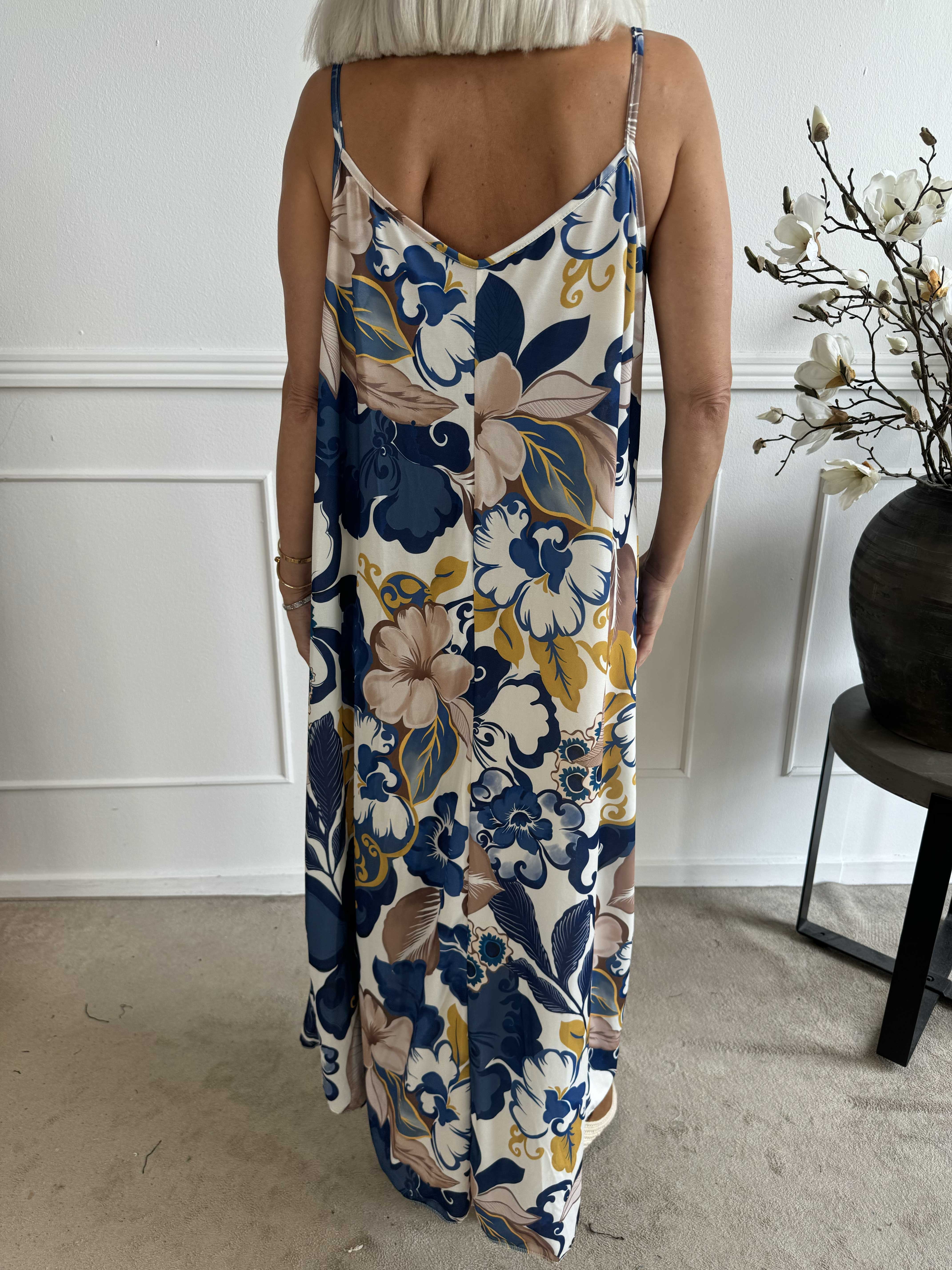 Maija - Stropkjole i elastisk stof med blomster